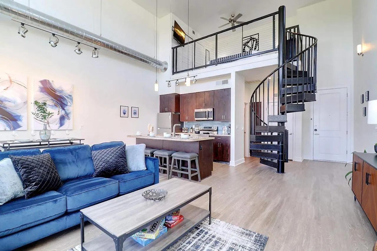 Holiday home 2 Story Loft With Mountain & City Views-King Bed & Parking 4011 Phoenix