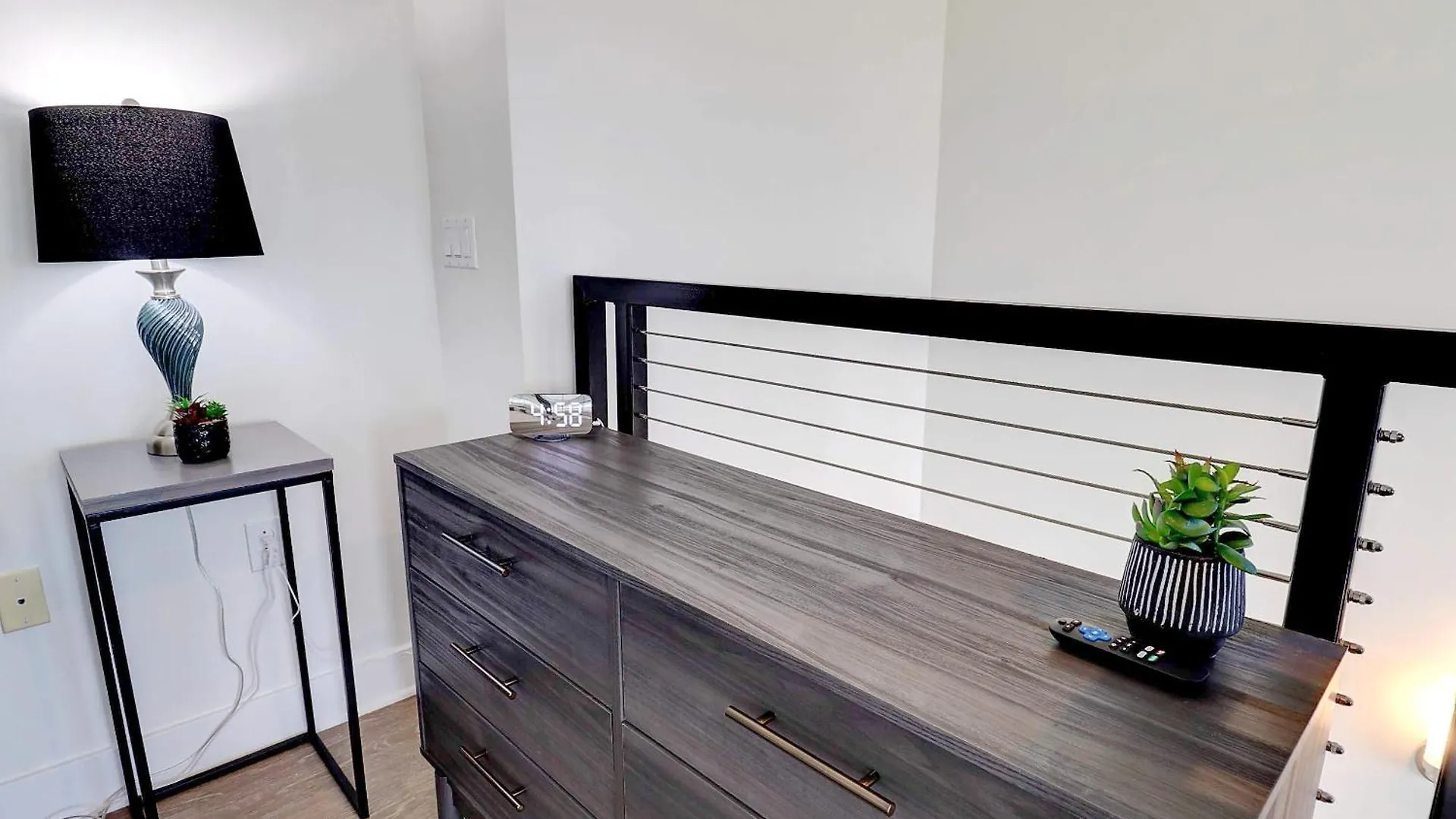 Holiday home 2 Story Loft With Mountain & City Views-King Bed & Parking 4011 Phoenix