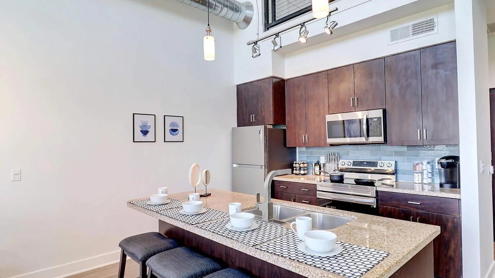 2 Story Loft With Mountain & City Views-King Bed & Parking 4011 Phoenix 0*,  United States