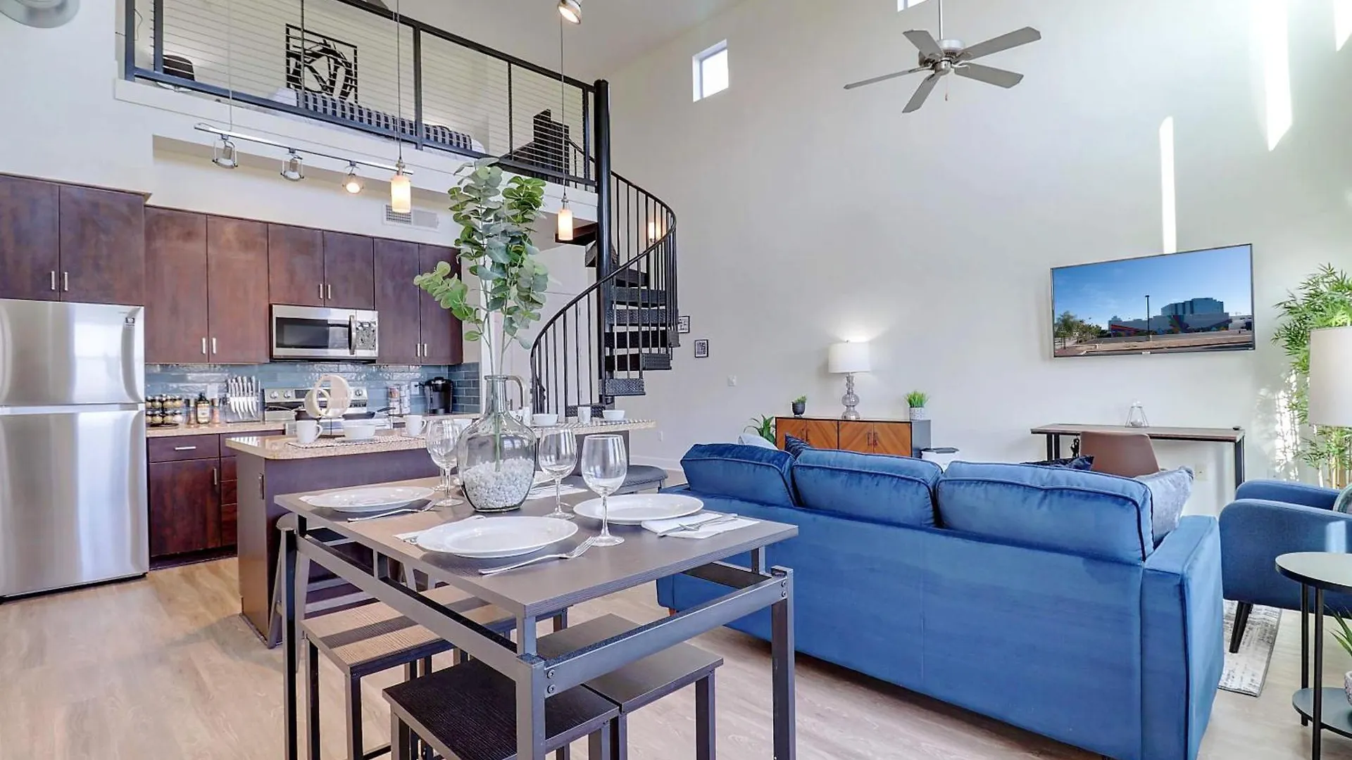 Holiday home 2 Story Loft With Mountain & City Views-King Bed & Parking 4011 Phoenix United States