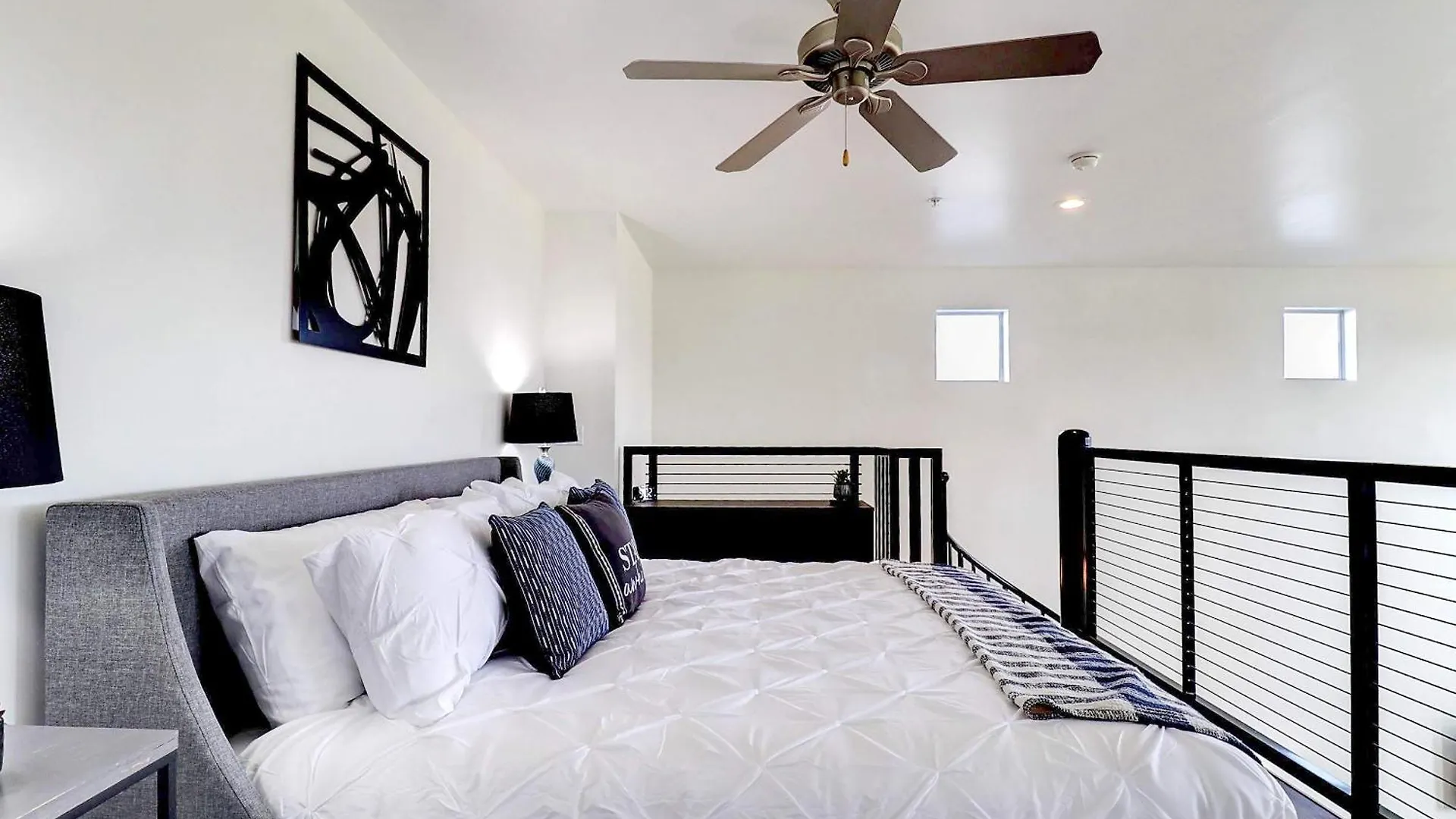 2 Story Loft With Mountain & City Views-King Bed & Parking 4011 Phoenix 0*,