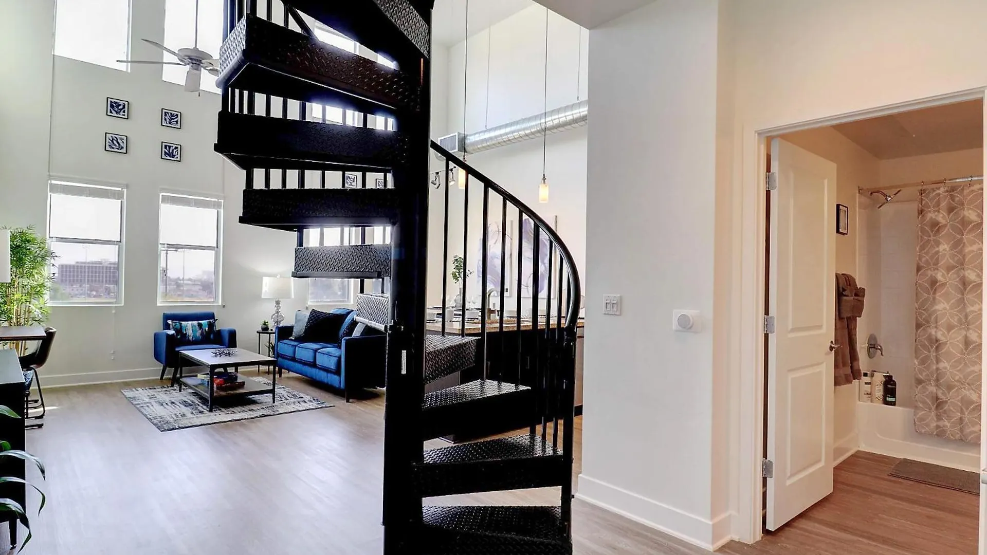 2 Story Loft With Mountain & City Views-King Bed & Parking 4011 Phoenix Holiday home